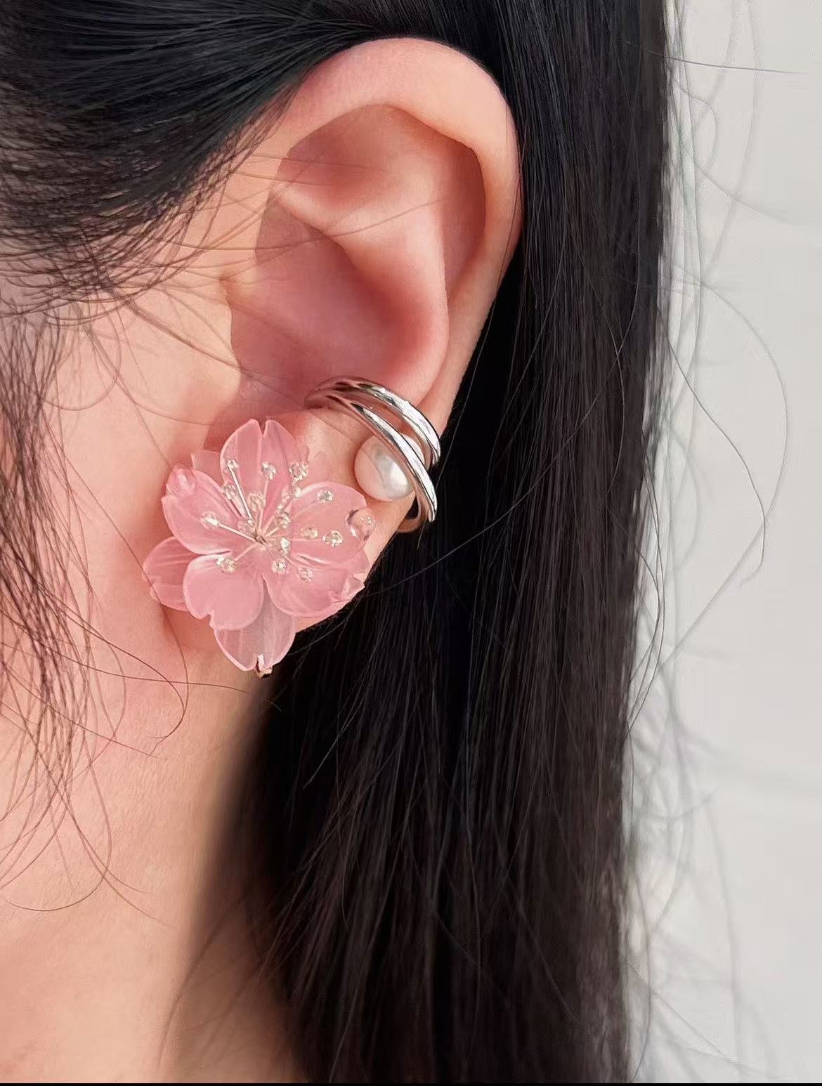 Dreamy Flower Pearl Cartilage Ear Cuffs