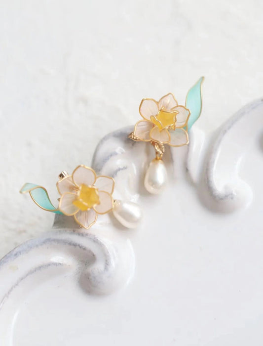 Daffodil Women's Vacation Pearl Earrings