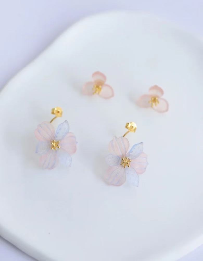 New Women's Earrings With Six First Flowers